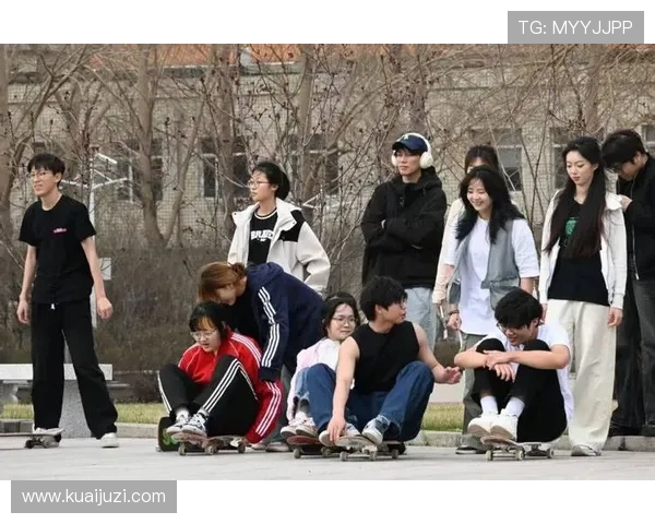 杭州滑板队荣登全国滑板意识排行榜第八位展现青春活力与竞技精神